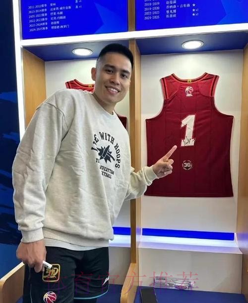 父母借钱买鞋，效力CBA9年，陈盈骏赚到多少钱？已带妻儿定居北京